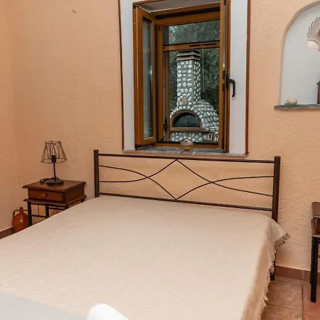 Laconian Collection Voukamvilia Apartment Areopoli
