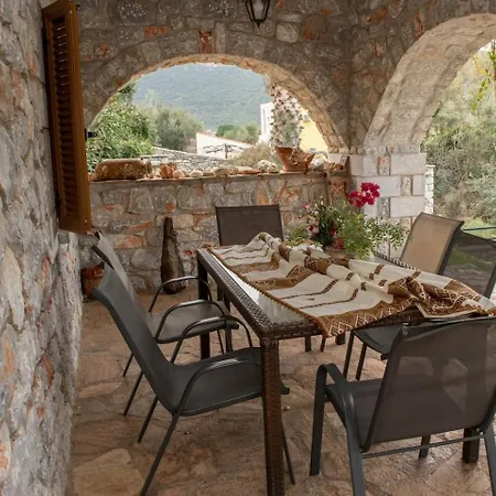 Laconian Collection Voukamvilia Apartment *