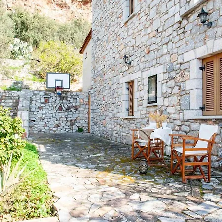 Laconian Collection Voukamvilia Apartment Areopoli