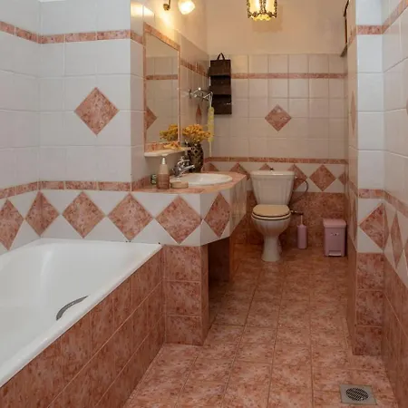 Laconian Collection Voukamvilia Apartment *